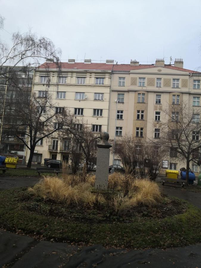 Economy Flat 18 Minutes From Vaclavske Namesti Prague Luaran gambar