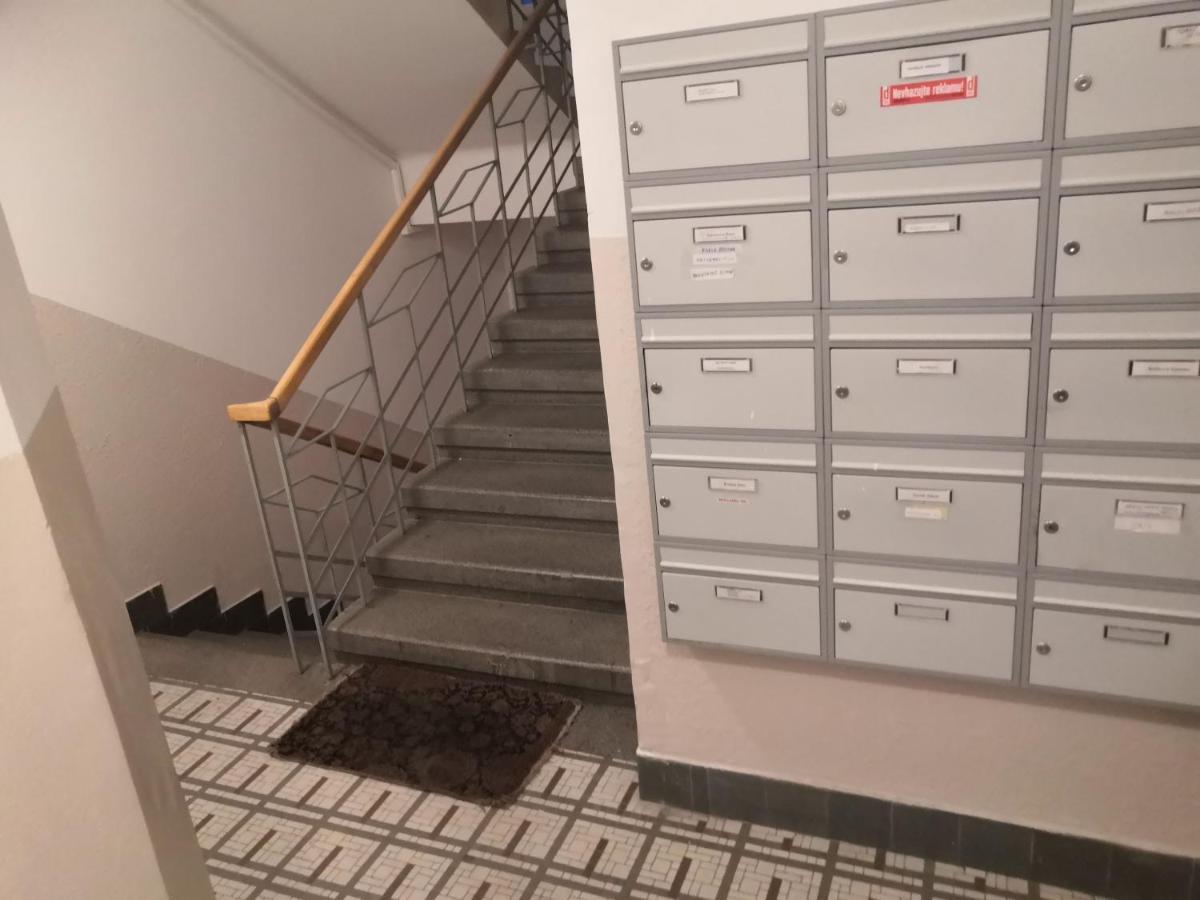 Economy Flat 18 Minutes From Vaclavske Namesti Prague Luaran gambar